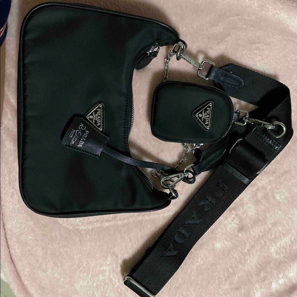 Black shoulder bag